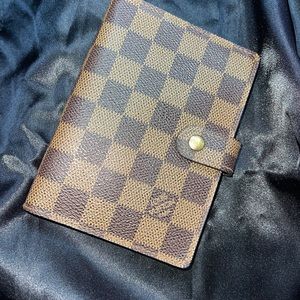 Louis Vuitton pm agenda. PRICE SET AS IS